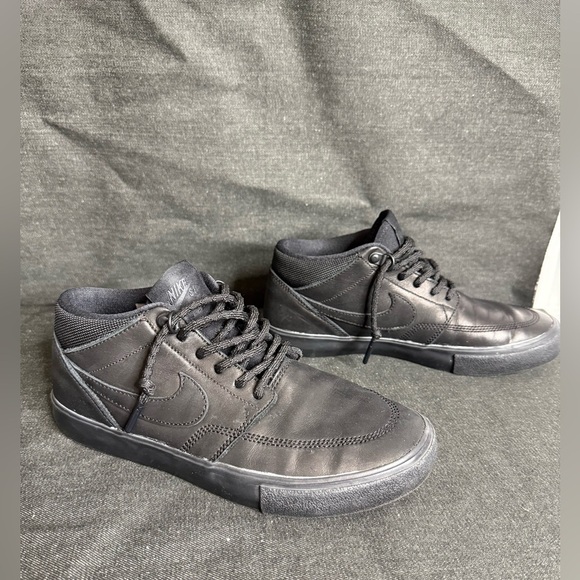 Nike - 2017 Black Leather SB mid sneakers - US Men’s 4.5 / Women's 6 - Picture 4 of 9
